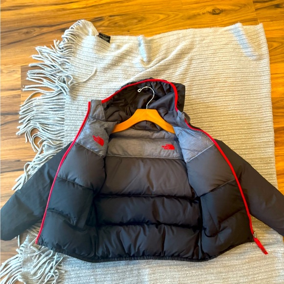The North Face Boys Reversible Down Hooded Coat Black with Red Trim size 6 - Picture 5 of 15